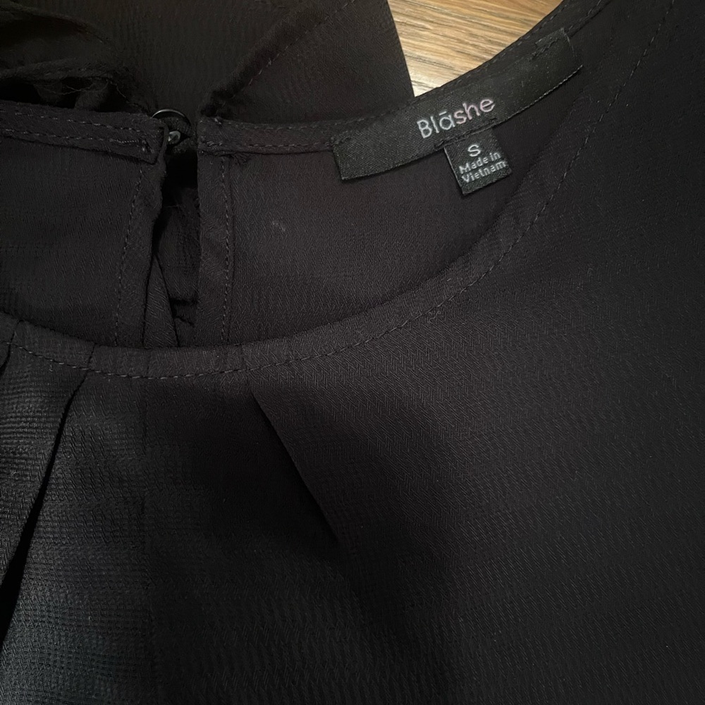 Trendy Black Ruffle Sleeve Blouse Sz. Small NWOT - Picture 11 of 12